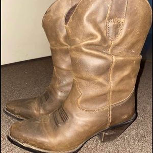 STYLISH HORSE BOOTS